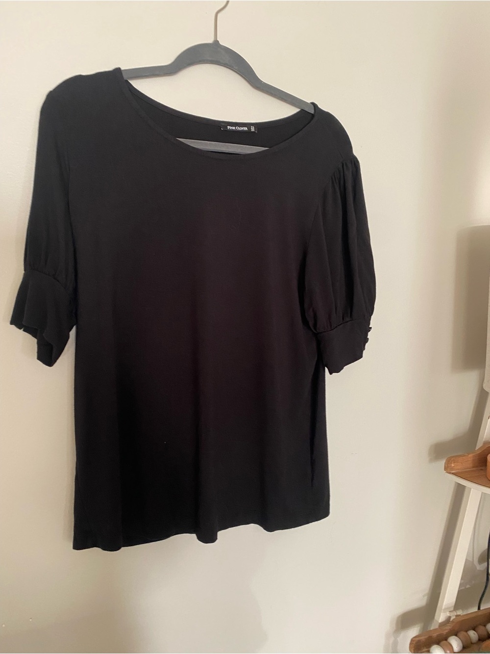 Pink Clover Black Short Puff Sleeve Top